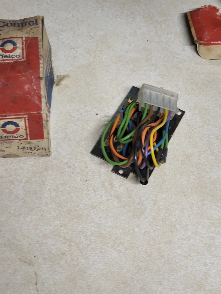 Chevrolet Impala Caprice 1971-74 arnés y placa de aire acondicionado 7934058 nuevo en stock GM Foto 2 de 4