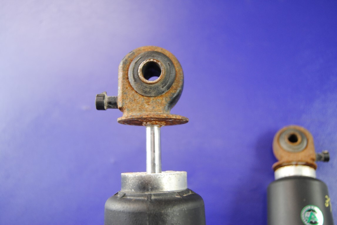 02-06 Escalade Tahoe Suburban Rear Air Ride Shock Absorbers Set Arnott AS-2708