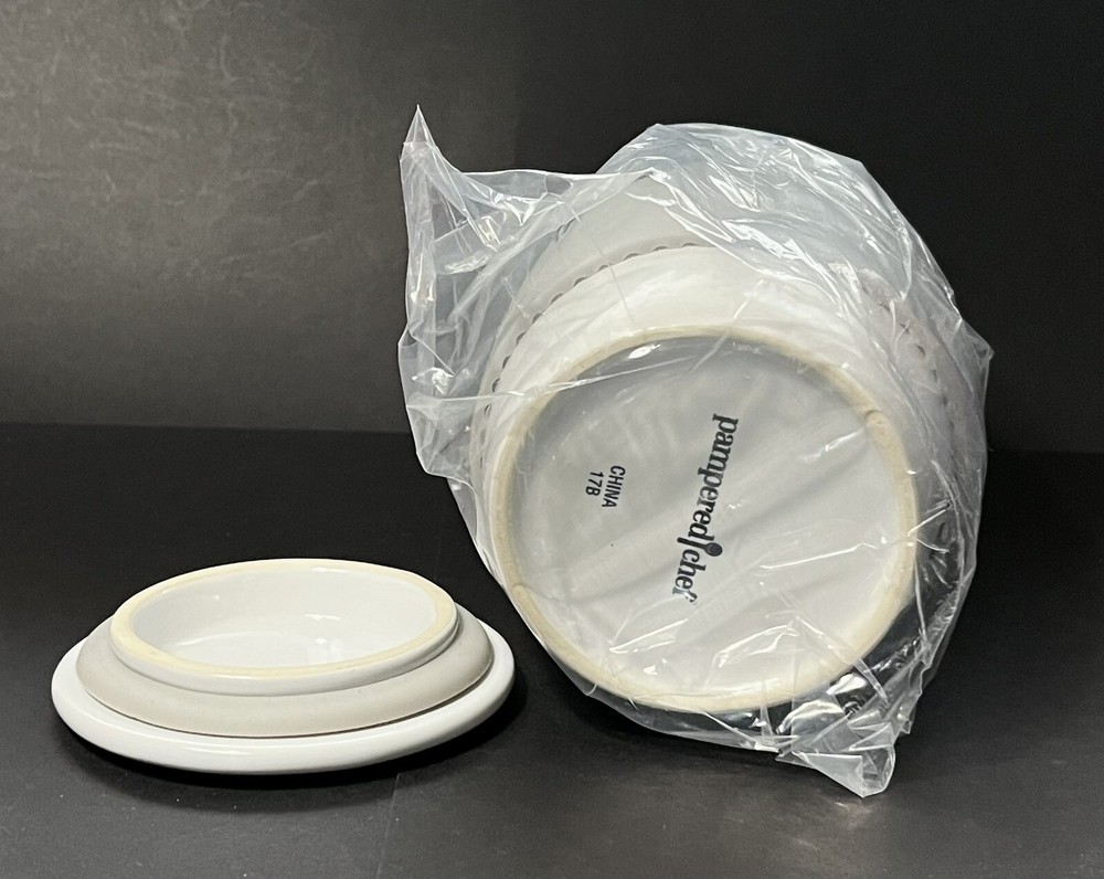 Pampered Chef Ceramic Egg Cooker #1529 White Microwave Tool New Opened Box Pampered Chef Ceramic Egg Cooker #1529 White Microwave Tool New Opened Box