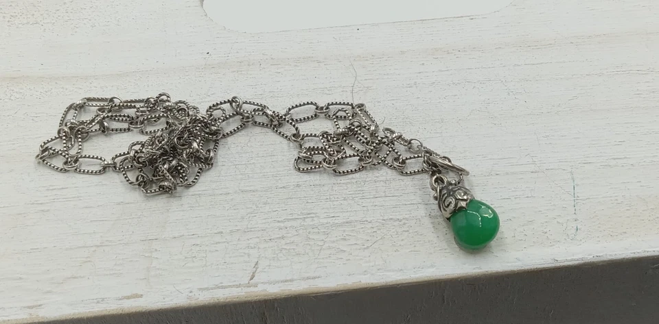 Colgante de crisoprasa Love Heals de bronce blanco y pera facetada Foto 3 de 4