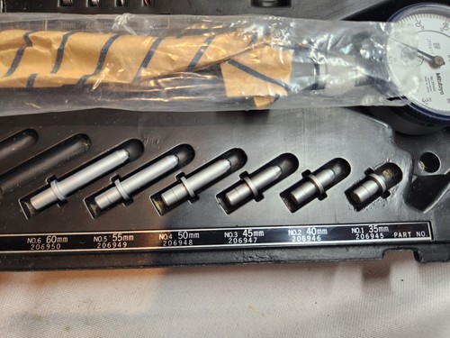 Mitutoyo Bore Gauge 511-134 18-35mm Standard Cylinder Gage .01mm Resolution - Picture 14 of 17