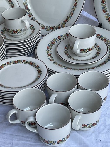 Royal Doulton Vintage 1974 HOLIDAY Set of 40 - Picture 2 of 4