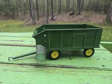 Vintage Metal John Deere Feed Trailer 1/16