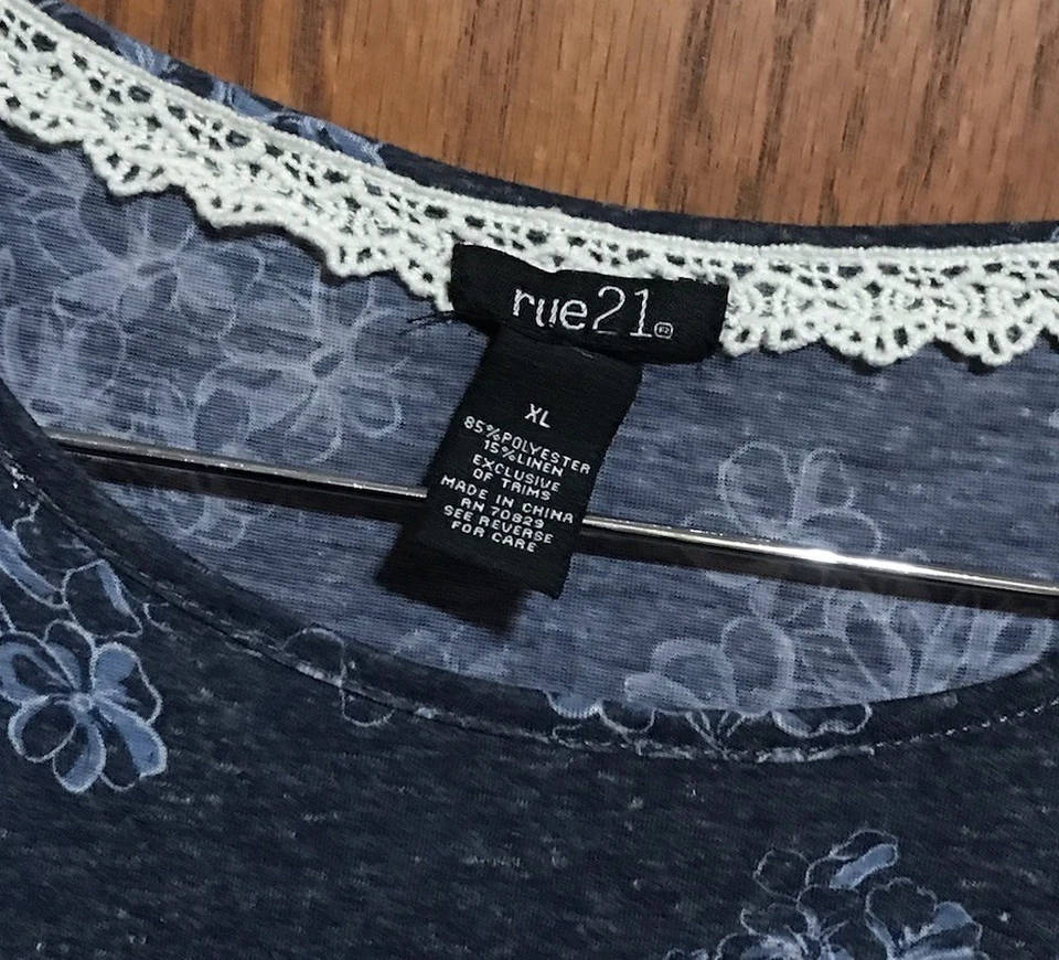 Mujer Rue 21 XL 14/16 Top Camisa Blusa Estampado Flores Crochet Ribete Dobladillo Azul Foto 4 de 4