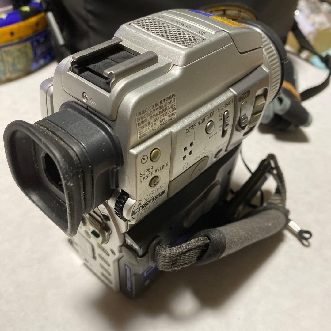 Sony Handycam DCR-PC110 Mini DV Hybrid Camcorder Nightshot 2.5 inc