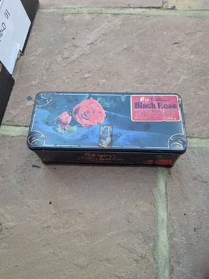 Cadbury's Black Rose Milk Chocolate Waffels Dose 
