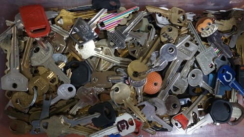 Nice lot of keys 3 1/2 LBS