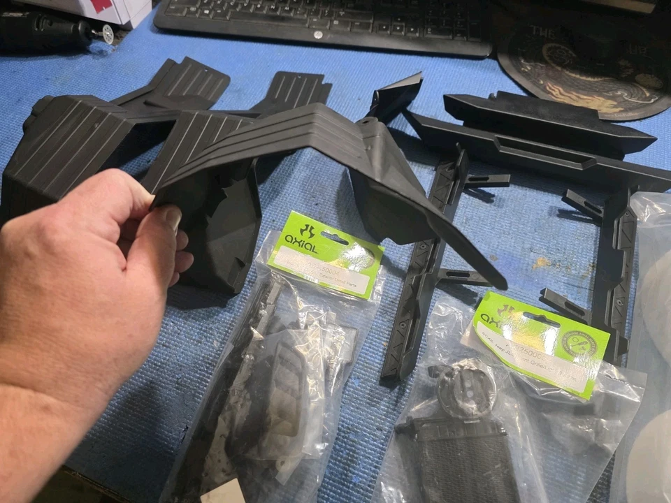 Lote de piezas Axial SCX 6 JEEP JLU deslizadores parachoques guardabarros parrilla insertos de espuma CRC  Foto 3 de 4