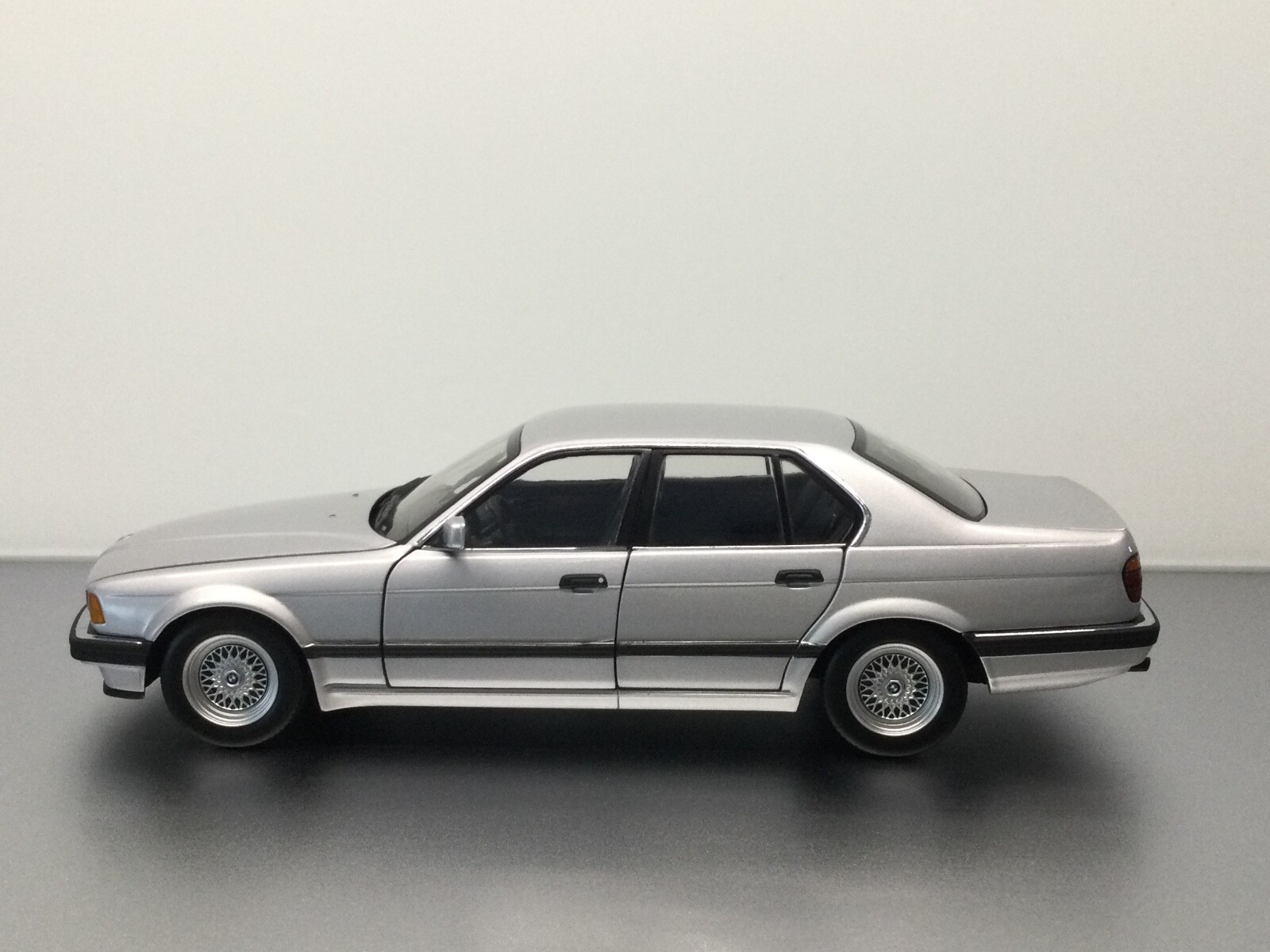 卸直営店（お得な特別割引価格） 【1/18】 PMA ミニチャンプス BMW