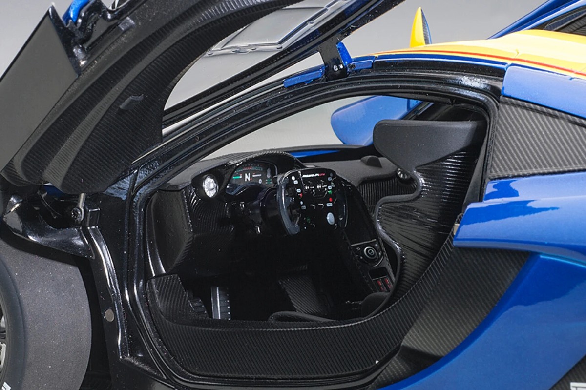 1/18 AUTOart McLaren P1 GTR Metallic Blue with Yellow 1/18 AUTOart McLaren P1 GTR Metallic Blue with Yellow