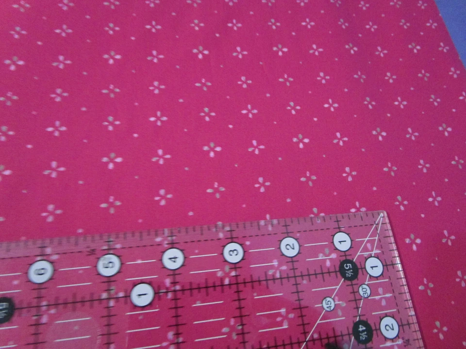 Tela de algodón edredón -Marcas de agua Cerise - Tela de galería de arte por yarda Foto 3 de 4