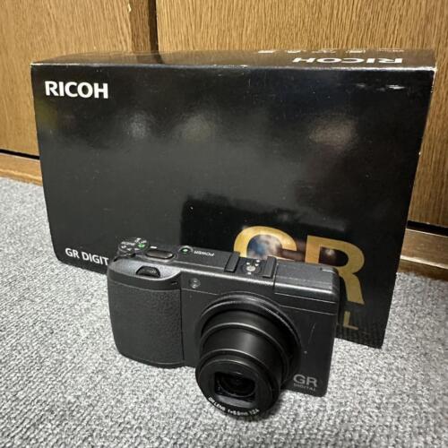 RICOH GR DIGITAL2 digital camera - Picture 1 of 12