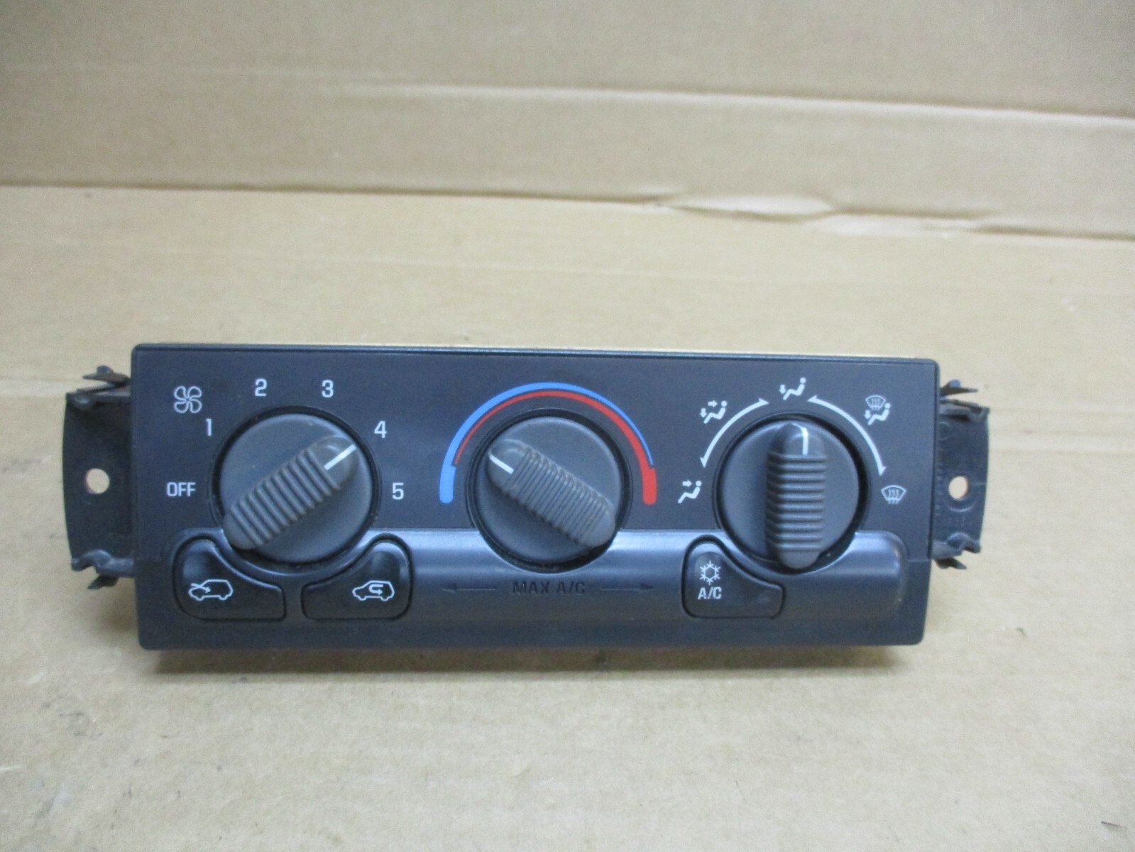 99 00 01 02 Chevy Silverado Temperature Climate Control A/C Dash Heat 15054697