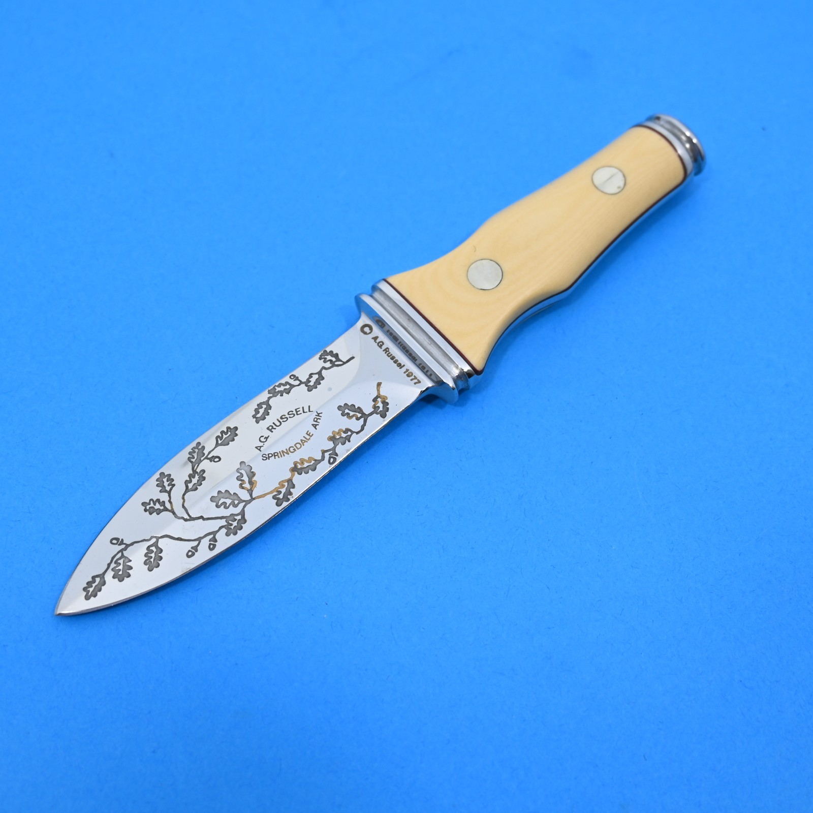 A.G. RUSSELL, SPRINGDALE, AR, YELLOW MICARTA ENGRAVED INTEGRAL STING KNIFE-MINT