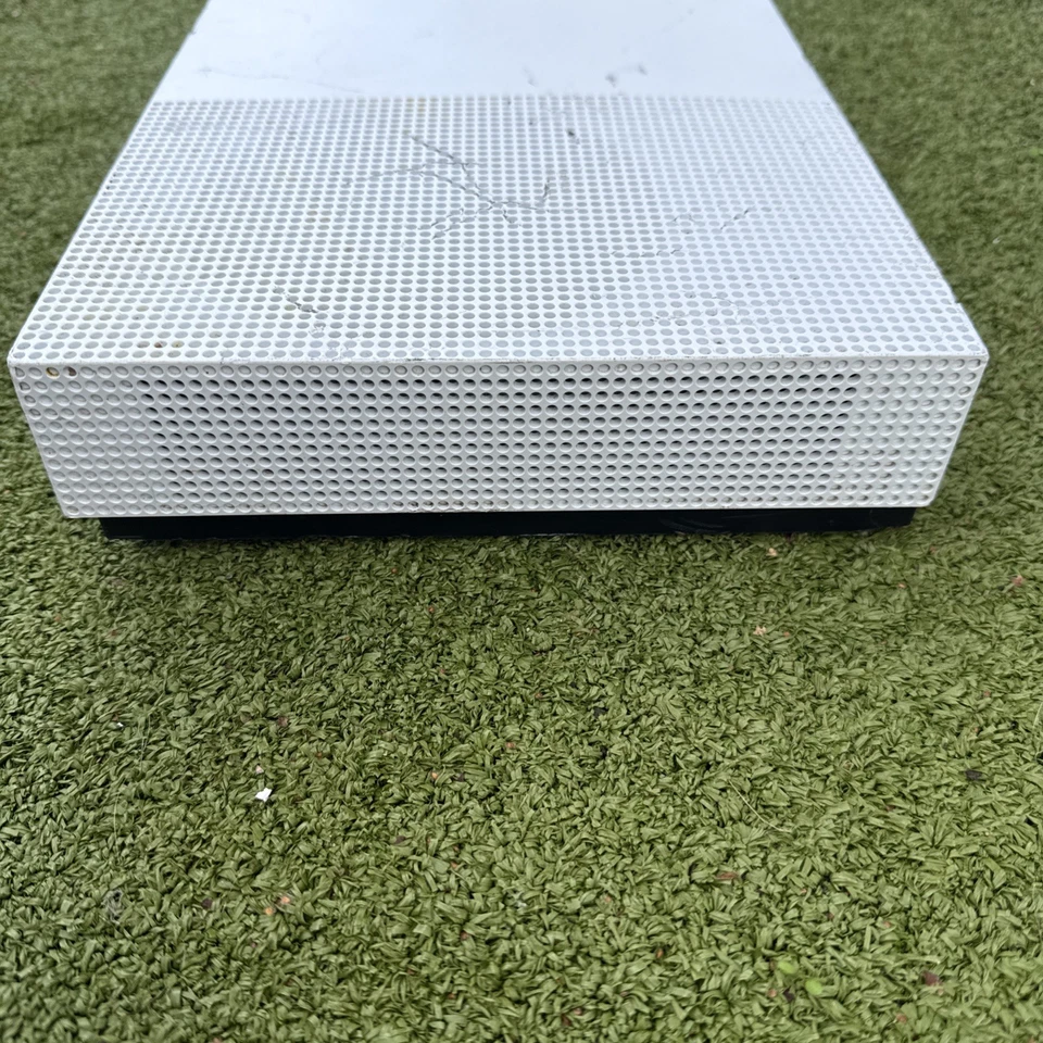 Microsoft Xbox One S, photo 3 of 5