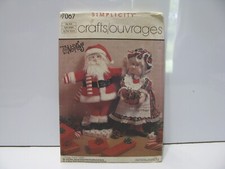 Simplicity pattern 7067 Mr and Mrs Santa Claus Christmas doll Vintage 1985
