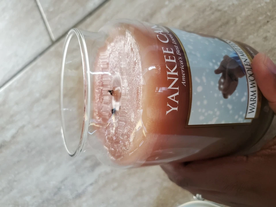 Yankee Candle WARM WOOLEN MITTENS 22oz Large Jar Candle RARE - Image 3 of 4