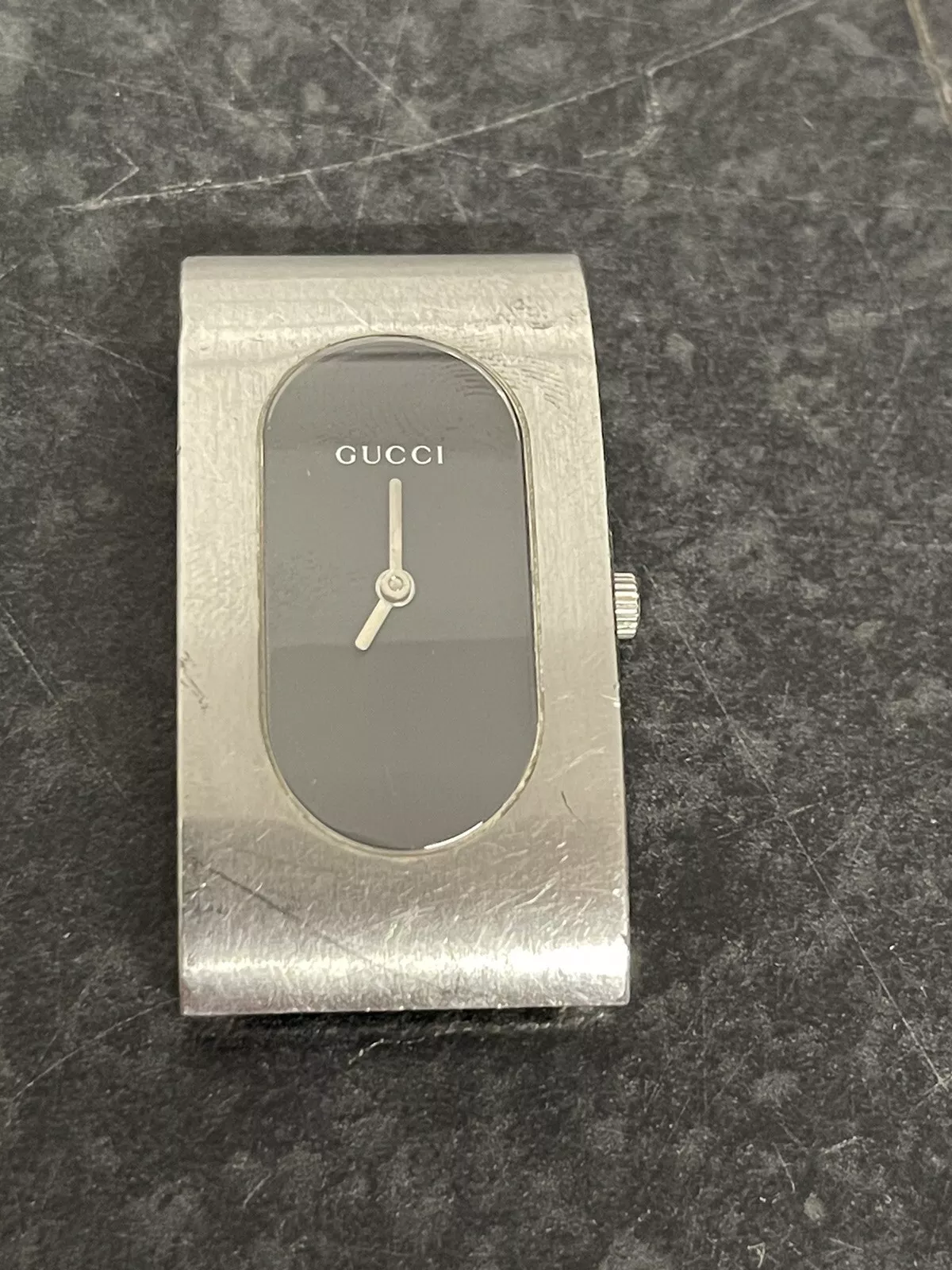 MONTRE FEMME GUCCI 2400L SANS BRACELET.