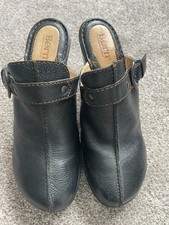 BORN PLATFORM CLOGS BLACK LEATHER Textured Heels Adj Buckle Women  s 8