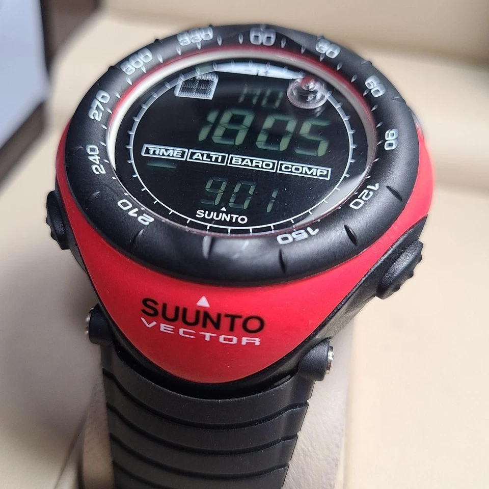 Reloj exterior SUUNTO Vector correa goma roja probado excelente estado Foto 3 de 4