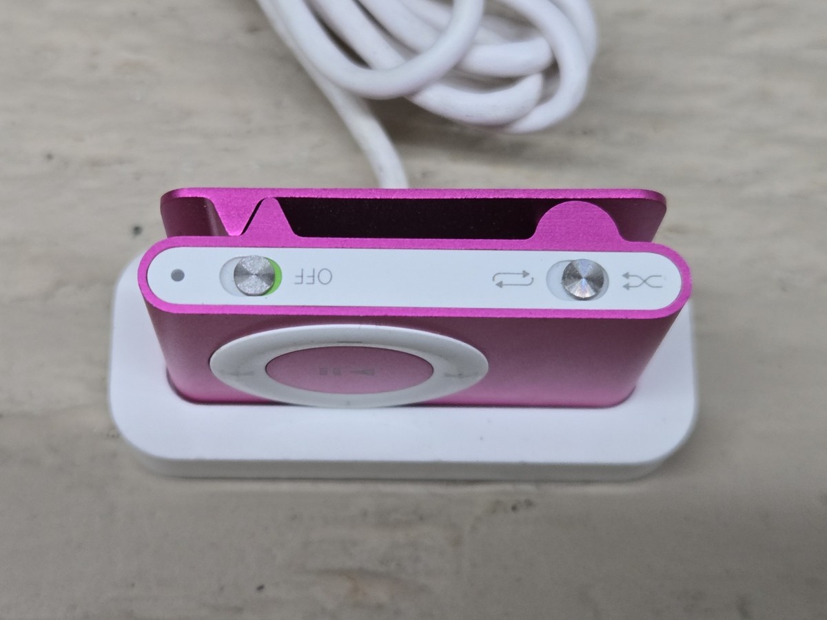Pink Apple iPod shuffle 2nd Gen Clip On A1204 1 GB Complete Tested