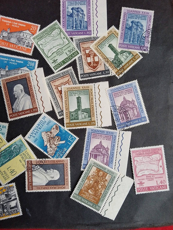 VATICAN Poste VATICANE LOT  used and UNUSED some with margins - Image 3 of 4
