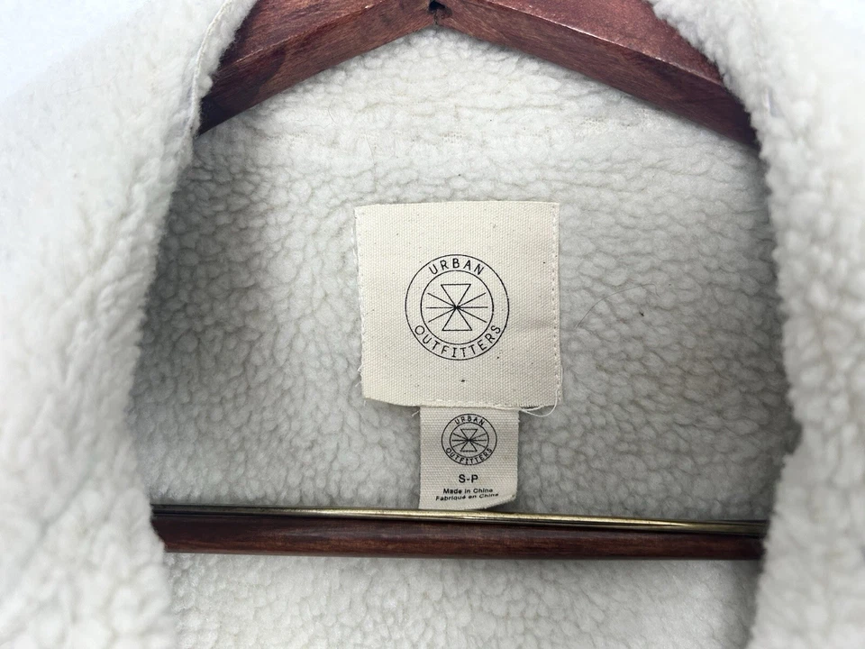 Chaqueta de aviador Urban Outfitters de gran tamaño de cuero sintético gris talla pequeña Foto 3 de 4