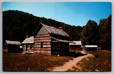 Postcard Log Bldg. Great Smokey Mountains National Park Cherokee N.C.    E 24