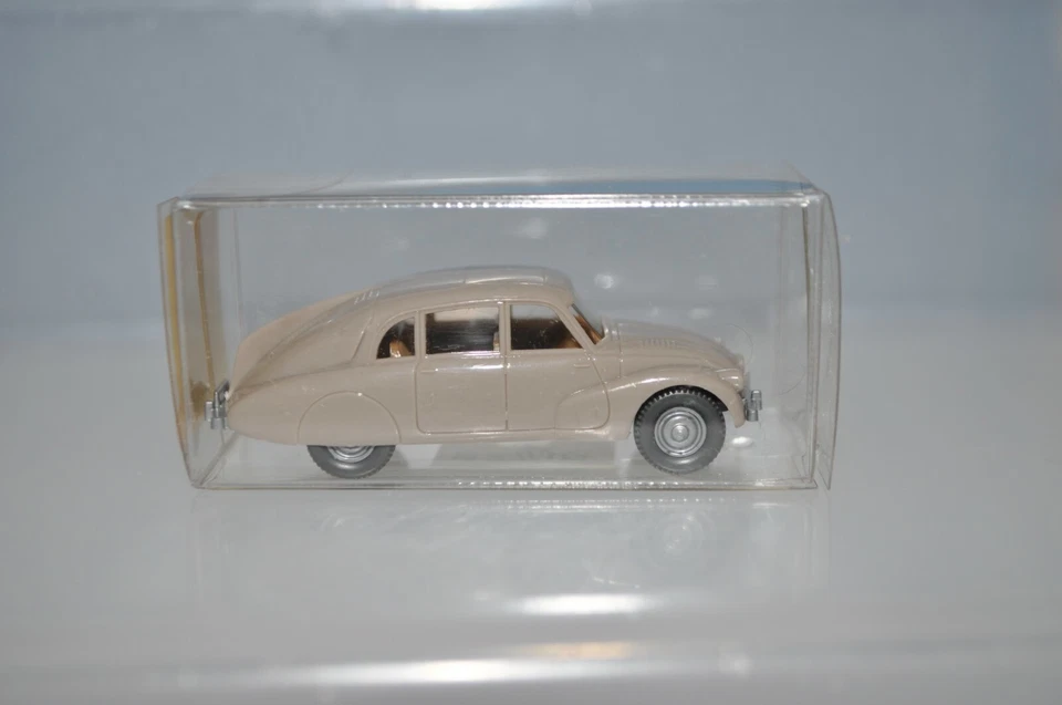 Wiking 827 (827/1D) 1937 Tatra 87 (Gray-Beige Color) - NEW w/BOX - Image 3 of 4