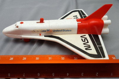 Columbia space shuttle Model - NASA Memorabilia - Made in USA Plastic Co. 1981