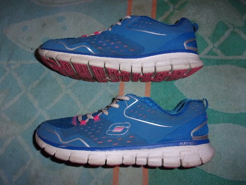 skechers flex sole trainers