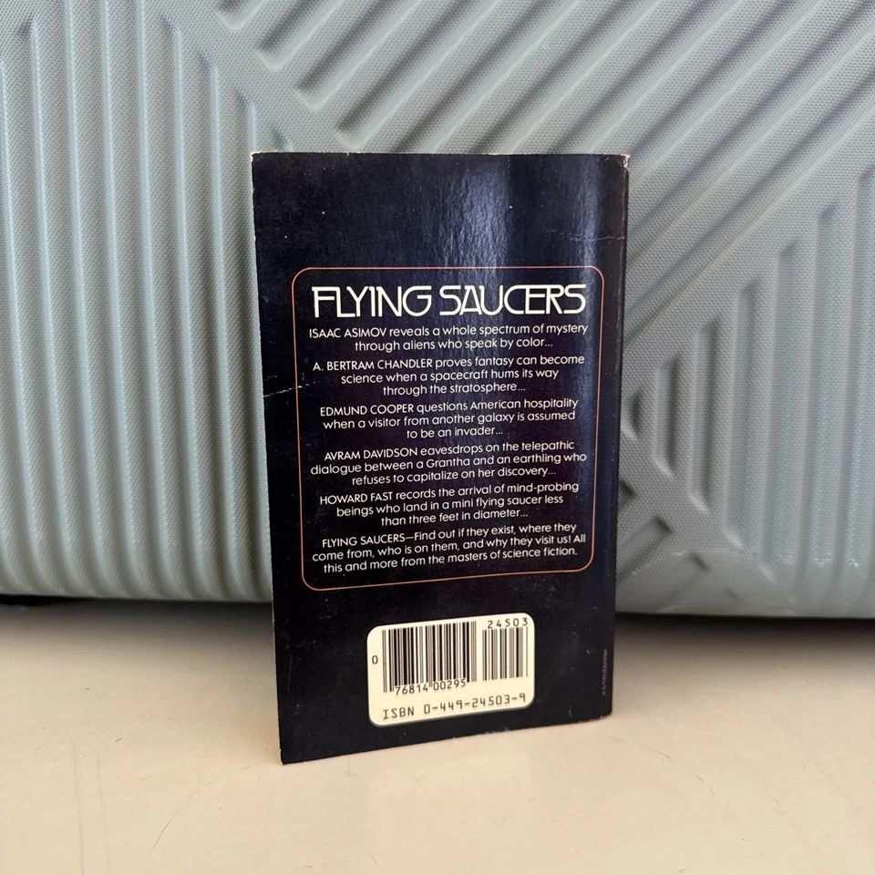 Vintage Paperback Book FLYING SAUCERS Edited By Isaac Asimov 1982 Sci-fi - Image 2 of 4