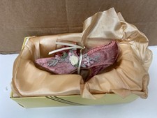 Rare Collectable The Leonardo Collection Velvet and Lace Pink & rose Heel