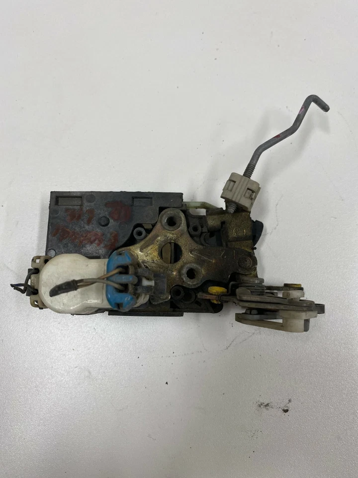 2002 Cadillac Escalade / 99-06 Chevy GMC левая задняя дверь замок привод #N30 - Изображение 2 из 4