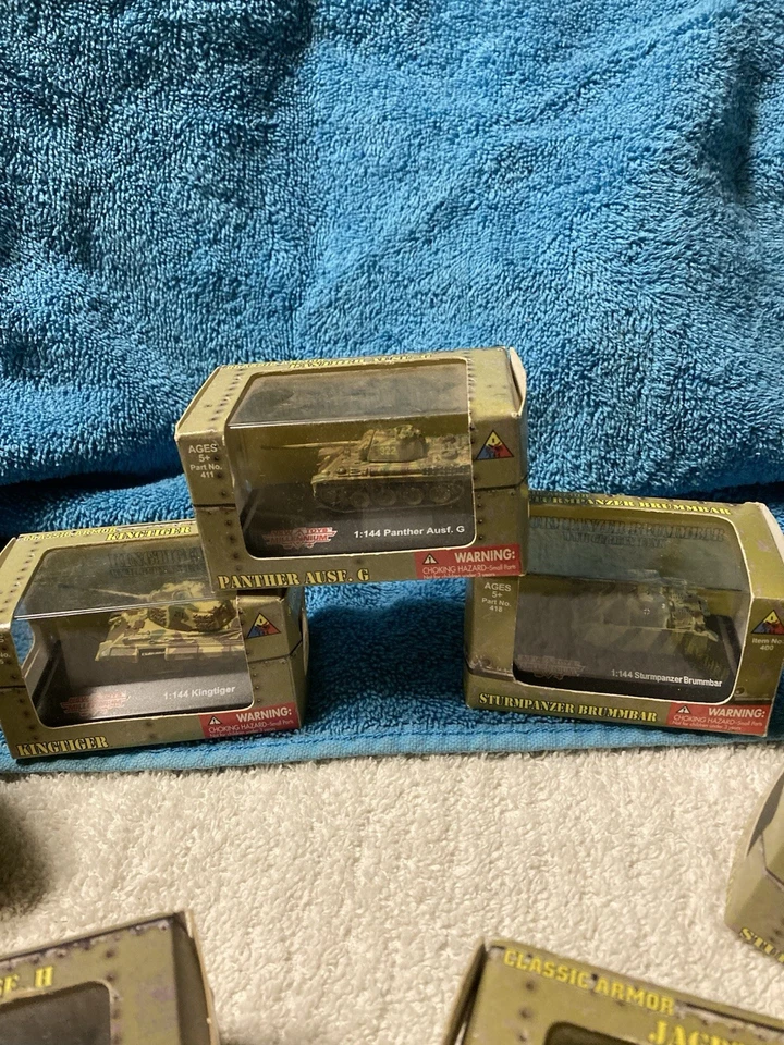 Boxed Mini Tanks - Image 2 of 4