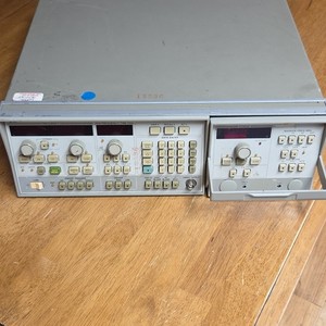 HP Hewlett Packard 8350B Sweep Oscillator with RF Plug-In Module 83522A