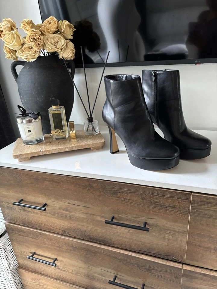 INC 女式厚底短靴粗跟 9.5 码 — 第 2/4 张图片