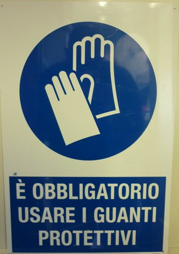 CARTELLO SEGNALETICO E obbligatorio usare i mezzi DPI 3 - Alluminio