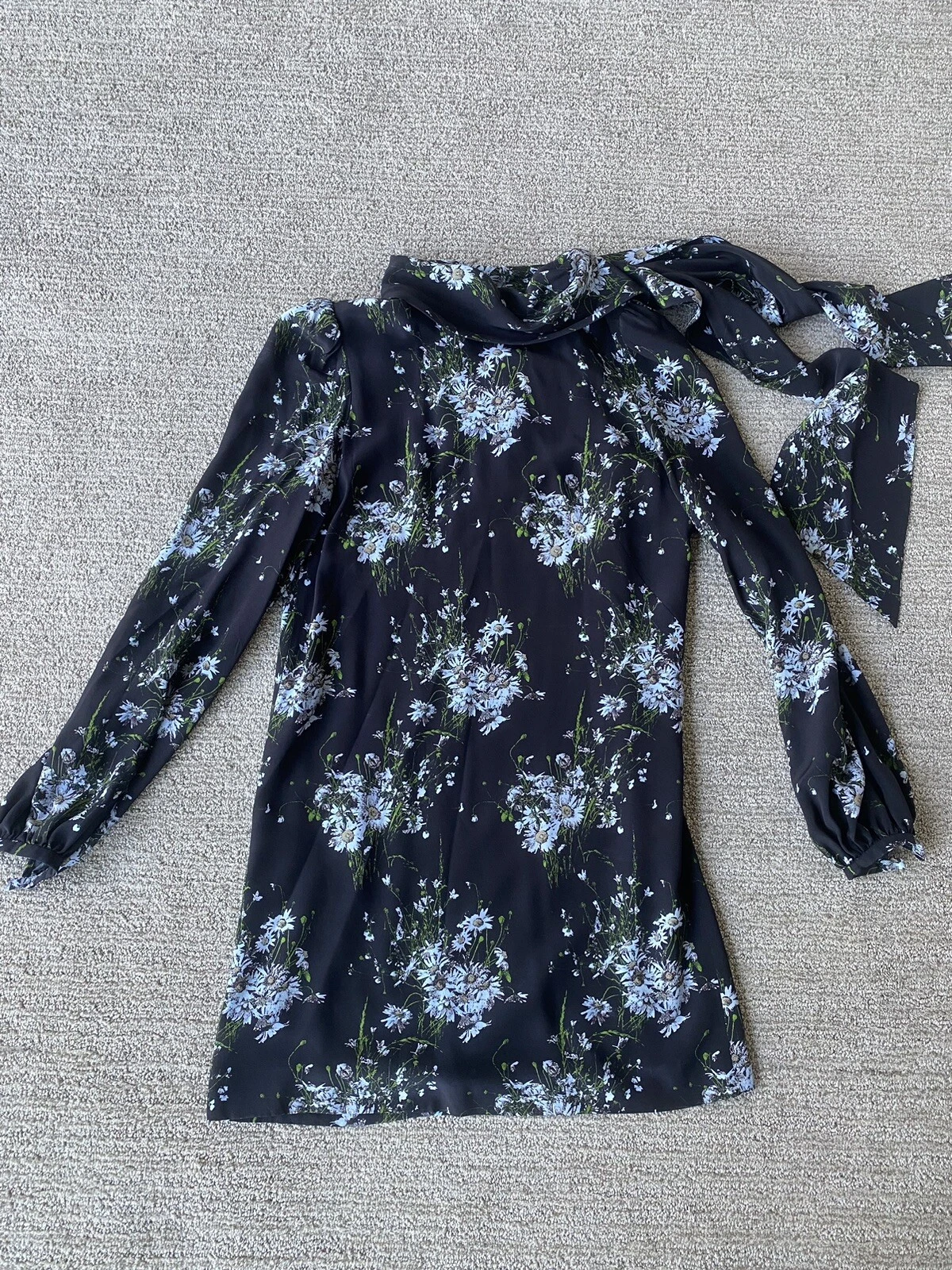 Abito a turni Alexander McQueen cravatta in seta collo a turtleneck $1 785 floreale nero blu