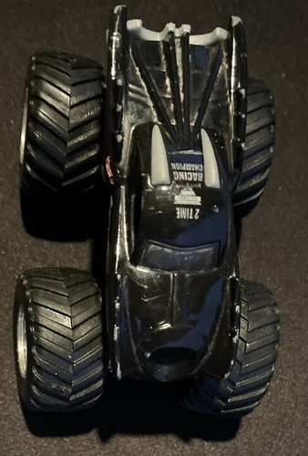 Mattel Hot Wheels Diecast BATMAN BATMOBILE Monster Jam Truck DC COMICS - Picture 2 of 4