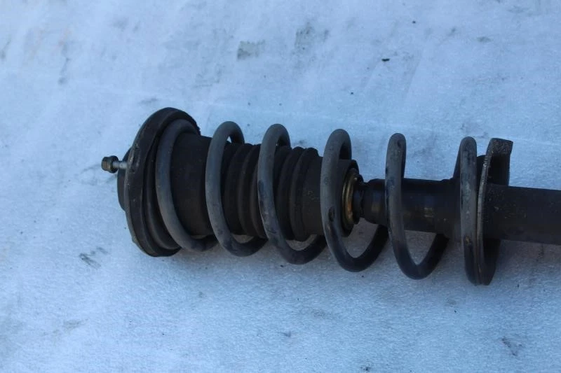 Lexus SC400 1999 muelle de puntal trasero Foto 2 de 4