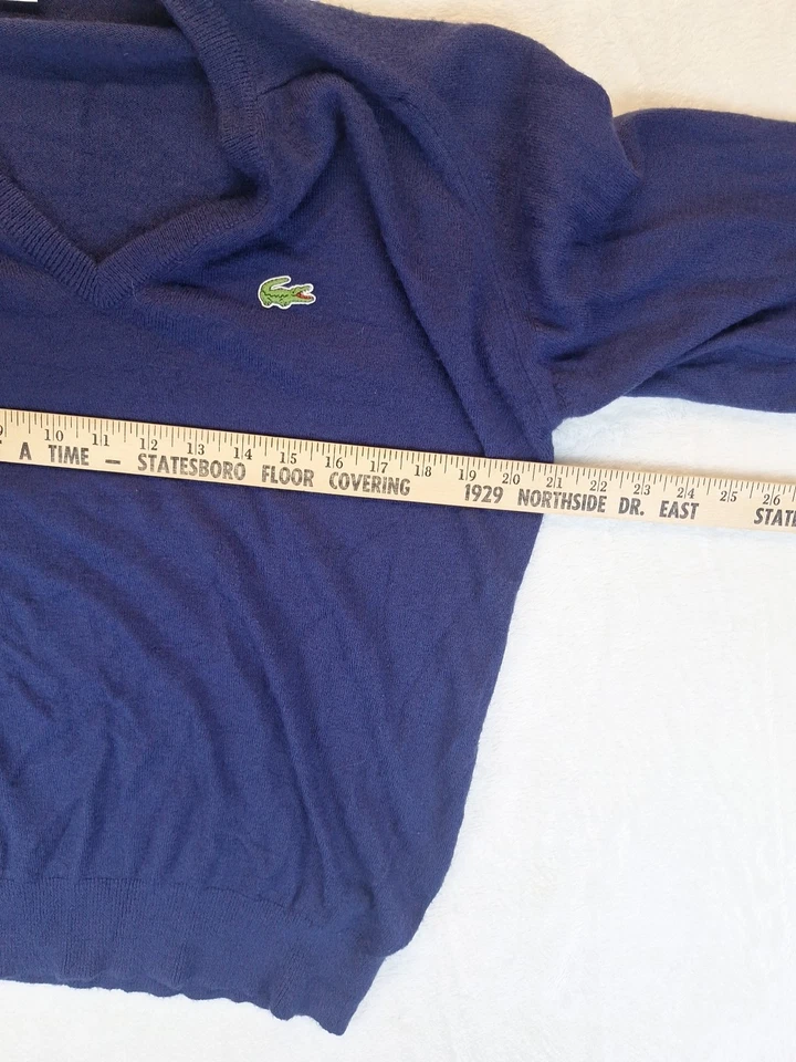 Suéter vintage años 70 para mujer Izod Lacoste cuello en V logotipo de cocodrilo azul grande hecho en EE. UU. Foto 4 de 4