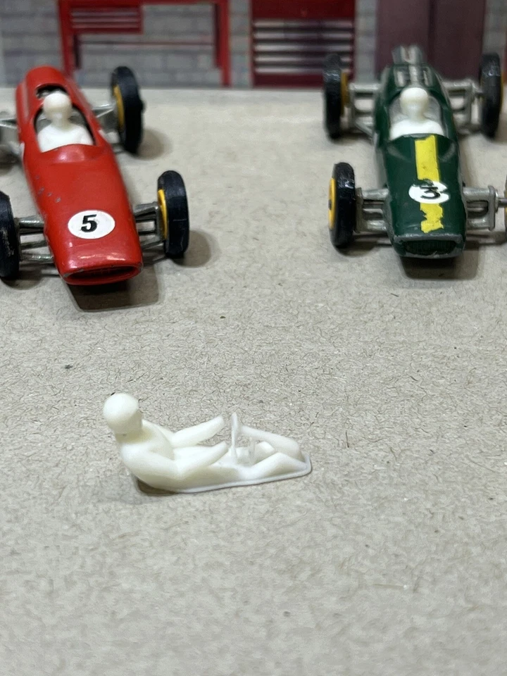 pair of 2 drivers for lesney matchbox no 52 brm & no 19 lotus ,CARS NOT INCLUDED - Image 4 of 4
