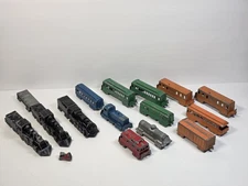 Lot of 18 Vintage Die Cast Midgetoy train cars for parts or repair 