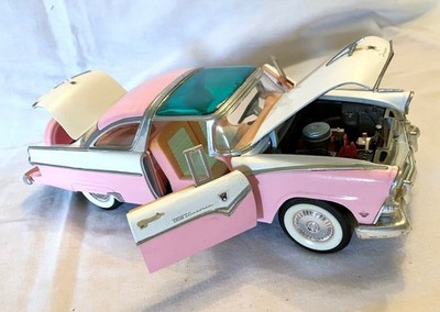 Road Legends 1955 Ford Fairlane Crown Victoria 1:18 Scale Diecast