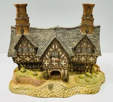 David Winter Queen Elizabeth Slept Here #2  with COA signed by David Winter