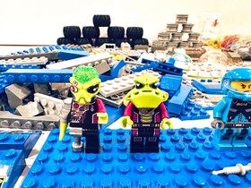 LEGO SET 7066 SPACE ALIEN CONQUEST EARTH DEFENSE HQ - 100% COMPLETE, GENTLY USED