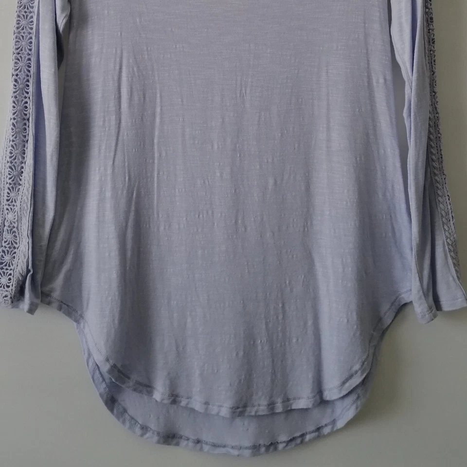 Anthropologie Delette 女式薰衣草 V 领蕾丝线高低下摆上衣 S 码 — 第 3/4 张图片