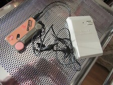 SONY SPORTS RADIO MINI SRF-F1_RARE COR PINK-COMPLITE/CHARGER & EARPHONES -WORKIN