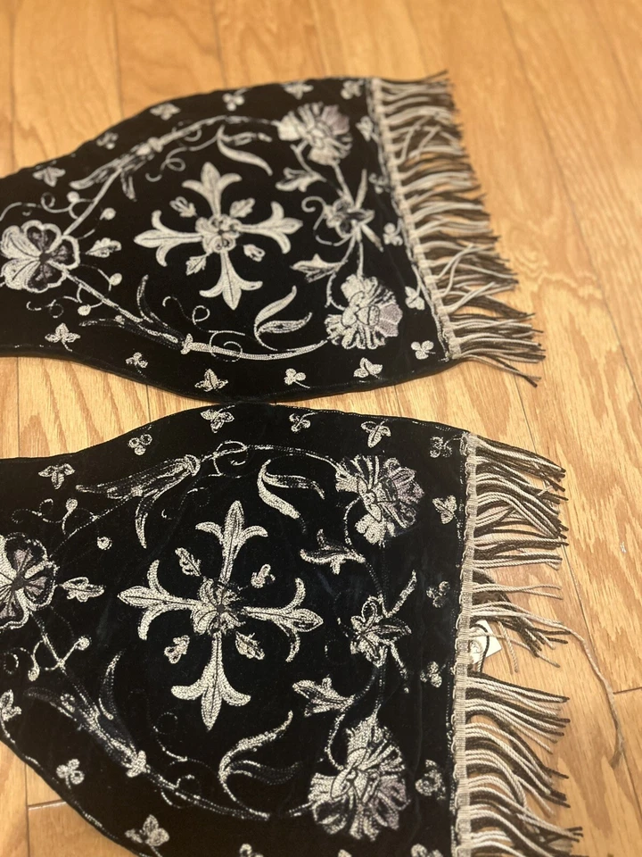 Terciopelo negro vintage con bordado de hilo de oro y plata real 82 pulgadas por 10 Inc Foto 3 de 4